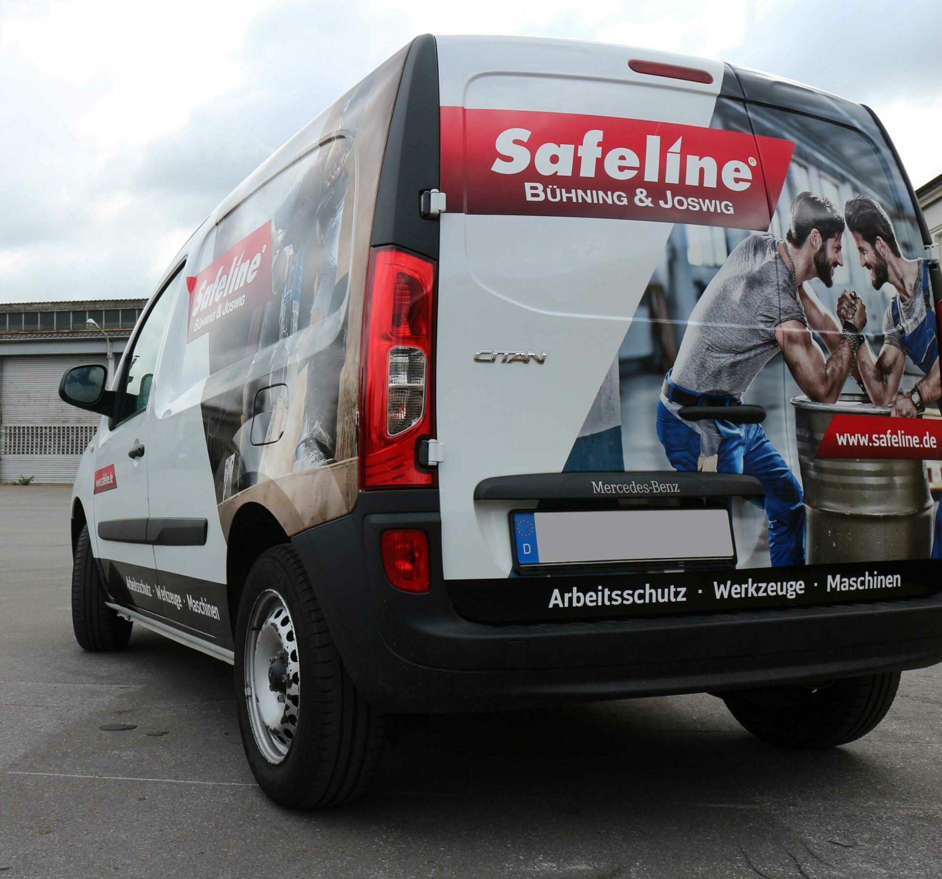 Fahrzeugbeschriftung für Safeline von LOGLAN media - Werbeagentur in Dortmund